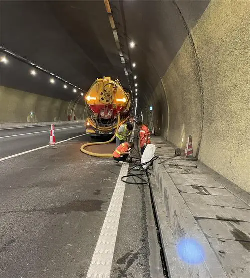 乳山隧道排水渠清淤